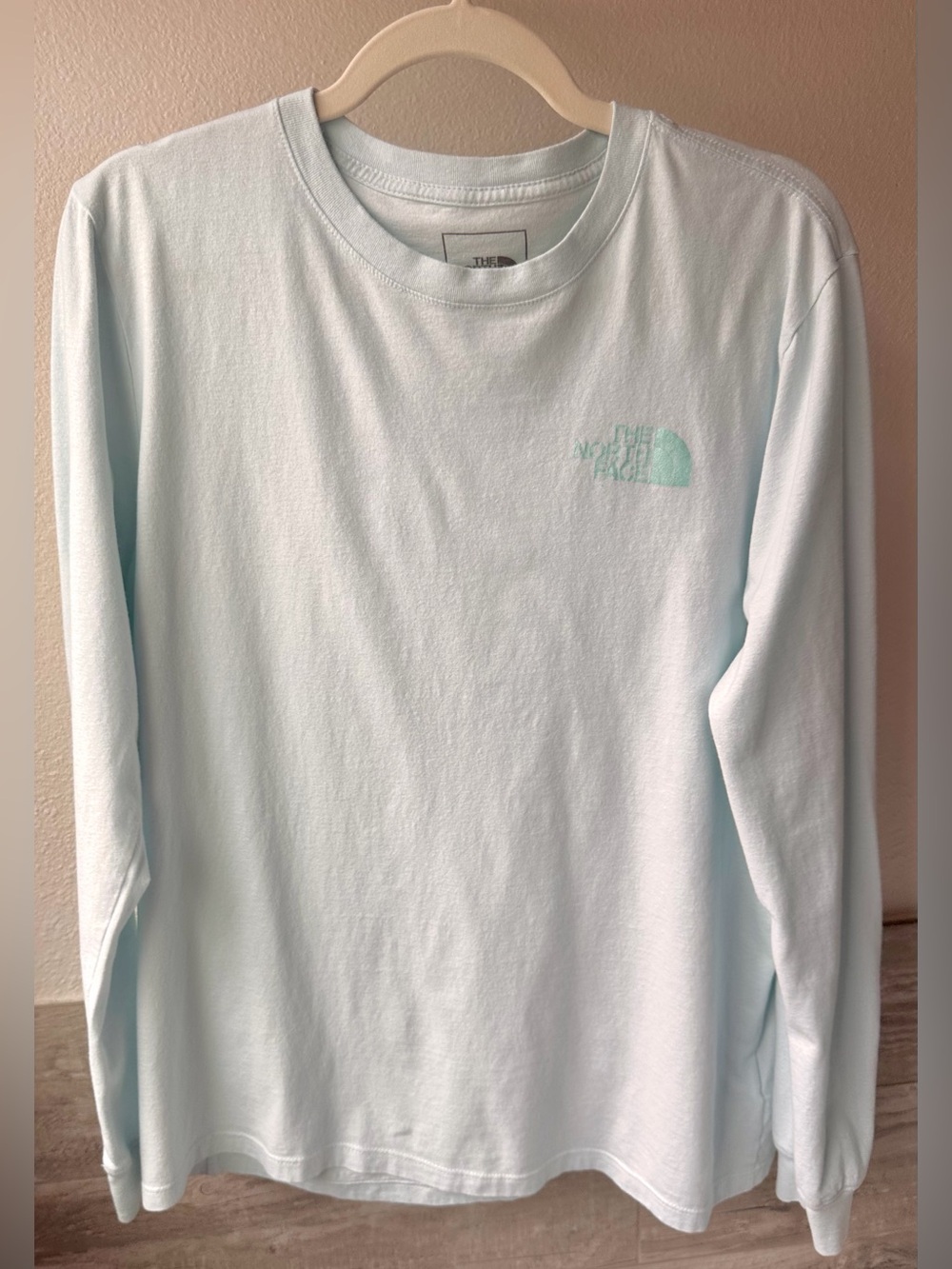 The North Face Light Blue Women’s Crewneck Sleeve Tee with Shimmer Logo Size XL